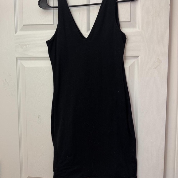 Elegant Black Sleeveless Dress - Picture 1 of 2